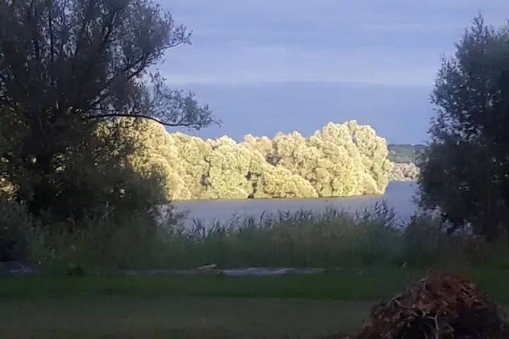 Une yourte avec vue sur le lac du Der in Éclaron, Éclaron-Braucourt-Sainte-Livière