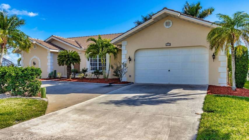 Beautiful 5 Star Villa with Private Pool on the Prestigious Charlotte Harbor, Charlotte County Villa 1002 in Punta Gorda Isles, Punta Gorda