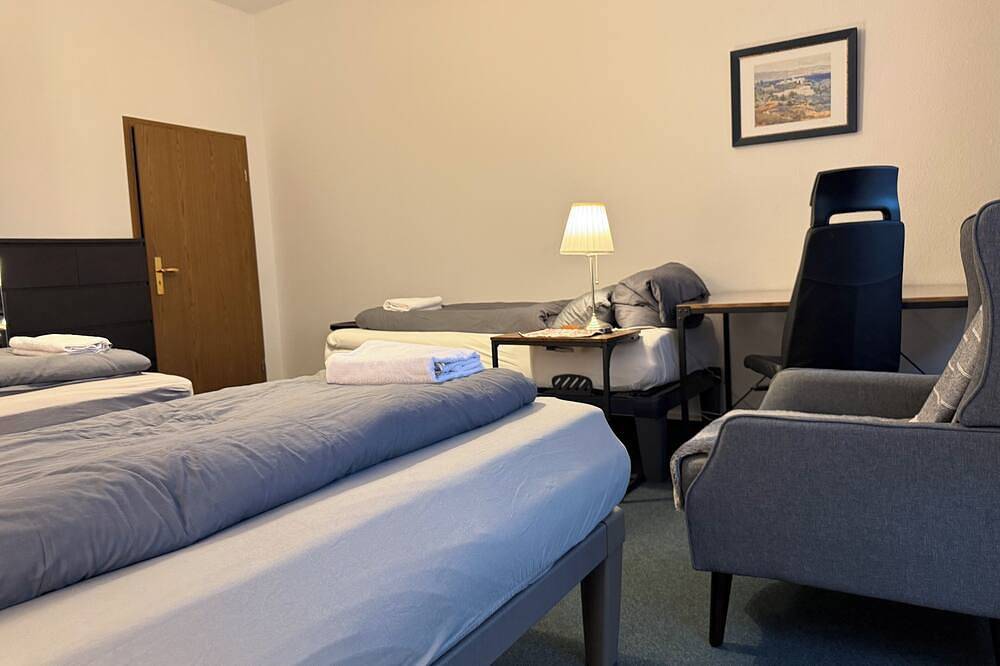 Entire apartment, Favorit Iv apartment 92 Qm 4 rooms 6 beds garden in Halle (Saale), Saale-Unstrut