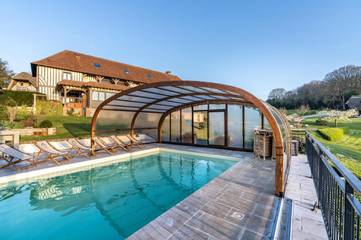 Chambre d’hôte pour 2 personnes, avec piscine ainsi que jardin et vue, adapté aux familles à Saint-Samson-de-la-Roque