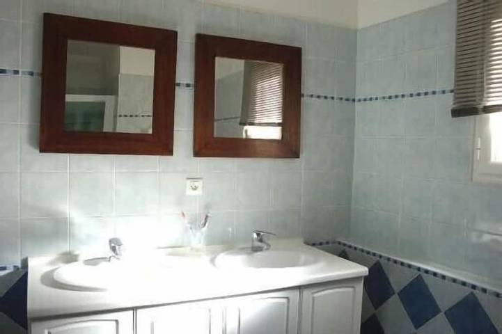 Gîte pour 4 personnes, avec terrasse dans Plage de la Roya - 4