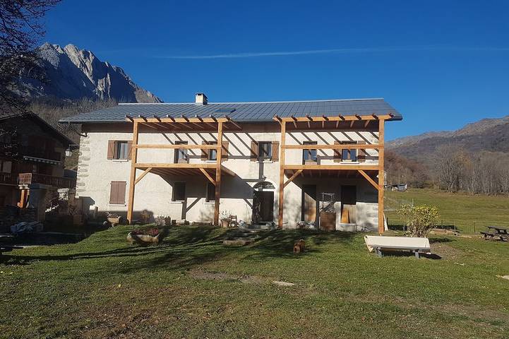 Gite au Calme Avec vue sur les Montagnes in Saint-Michel-de-Maurienne, Massif de la Vanoise