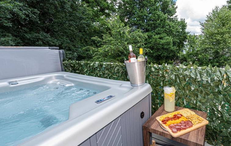 Ferienhaus für 6 Personen, mit Pool und Whirlpool sowie Garten, mit Haustier in North Carolina