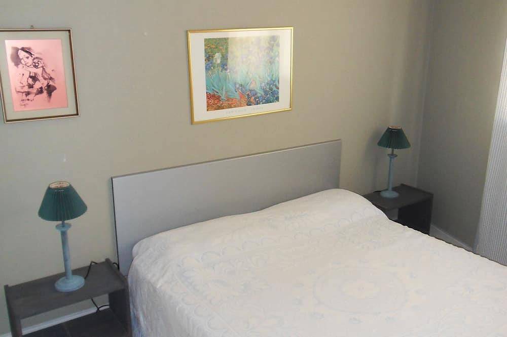 Hel lägenhet, Two-room central apartment, 2 large balconies, 100 m from the beach, private parking in Beaulieu-sur-Mer, Nice region
