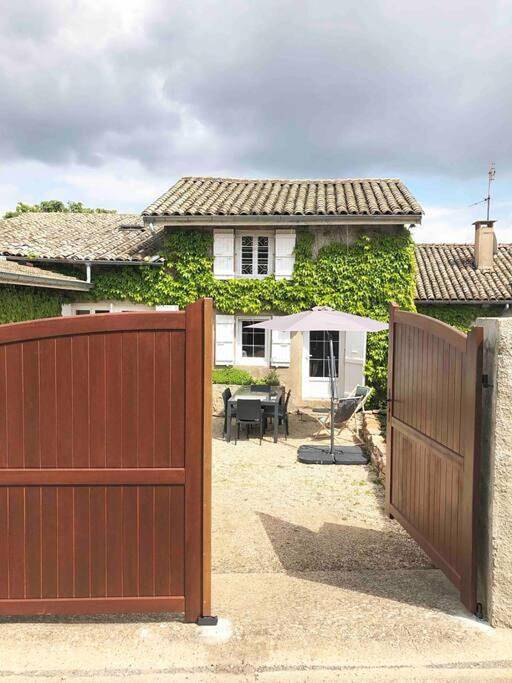 Location de vacances pour 4 personnes, avec vue ainsi que jardin et terrasse à Solutré-Pouilly - 4