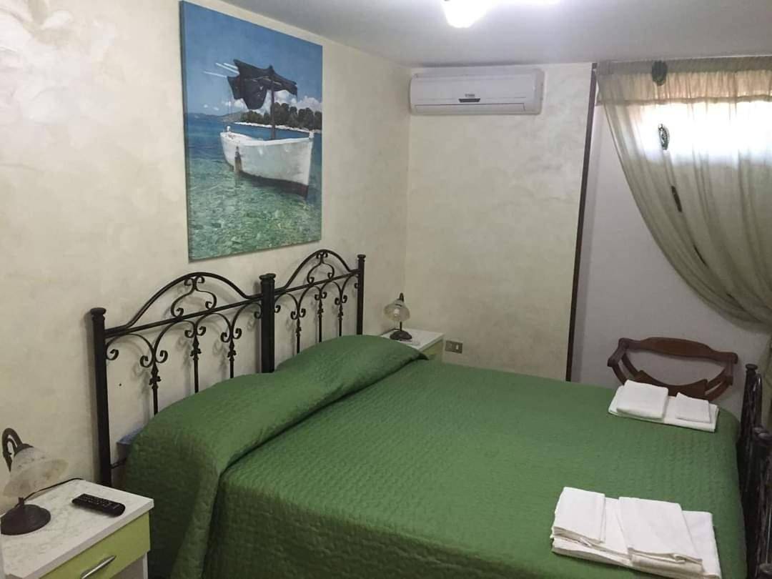 Double Room with Private Bathroom in Taviano, Golfo di Taranto