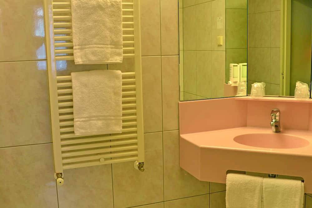 Comfortable Stay with Breakfast and Parking Near Brielle’s Old Town! in Brielle, Niederländische Nordsee