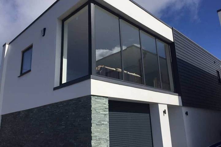 Holiday rental for 6 people, with garden and balcony as well as hot tub, with pets in Holywell Bay