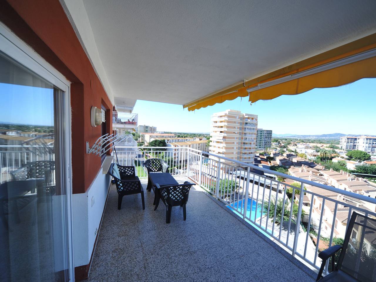 Entire apartment, Beachfront Apartment in Benicàssim with Pool and Parking in Benicassim, Costa del Azahar