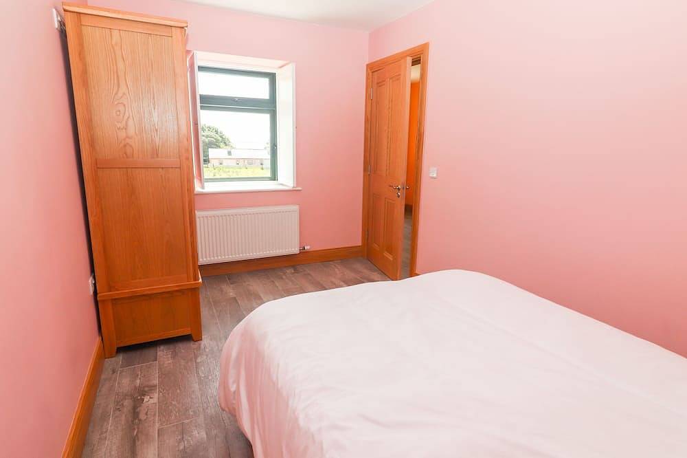 Lack Cottage, family friendly, with open fire in Camp, County Kerry in Dingle Halbinsel