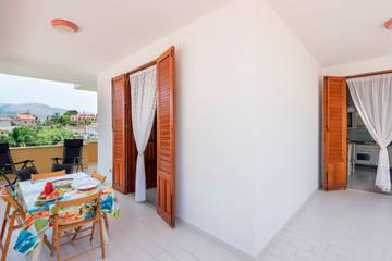 Vacation Rental for 5 Guests in Trappeto, Palermo Province, Picture 2
