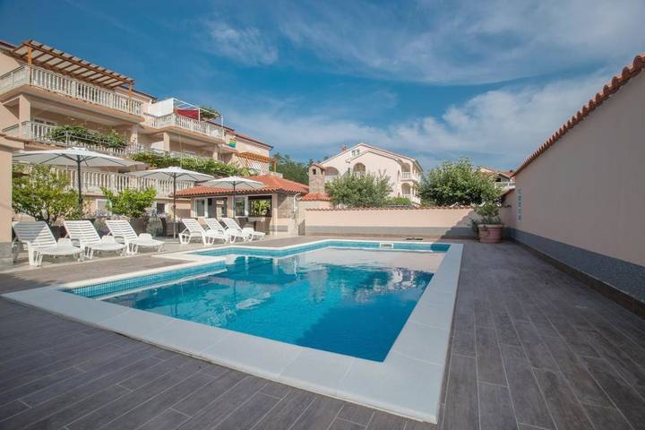 Ferienwohnung für 7 Personen, mit Ausblick und Garten sowie Pool und Sauna - 1