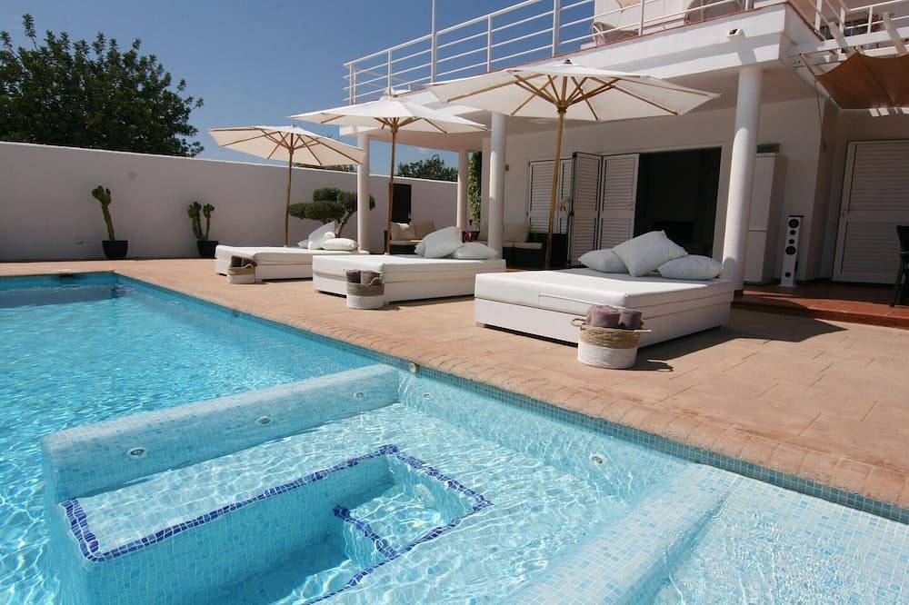 Villa Mara - Private villa with pool, free fast Wifi & Alarm. Views to Playa den bossa beach. in Sant Jordi de ses Salines, Sant Josep de sa Talaia