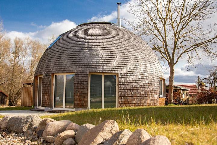 Ferienhaus für 4 Personen, mit Garten und Sauna am Tollensesee