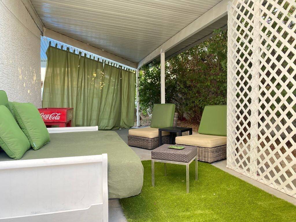 Spacious 5-Bedroom Retreat with Pool – Minutes from the Las Vegas Strip! in Winchester (NV), Nevada