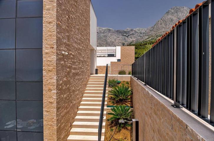 Villa pour 8 personnes, avec piscine et jardin ainsi que sauna et vue, animaux acceptés à Promajna - 4