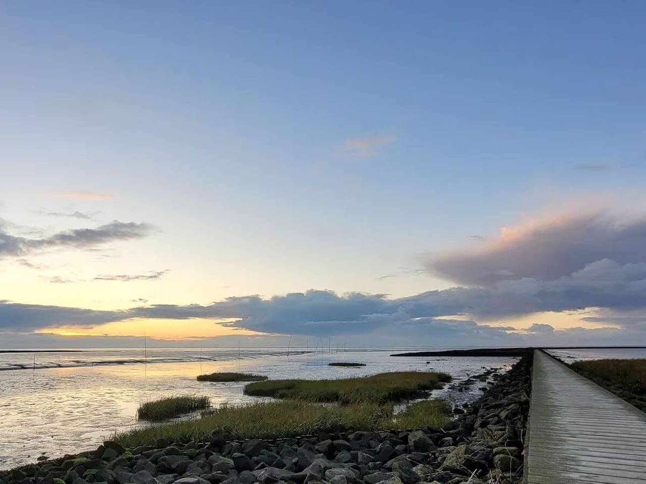 Ganze Wohnung, „Watt'n Ruh“ - Ferienwohnung am Meer mit Garten, Sauna und Hund willkommen in Cappel-Neufeld, Nordholz