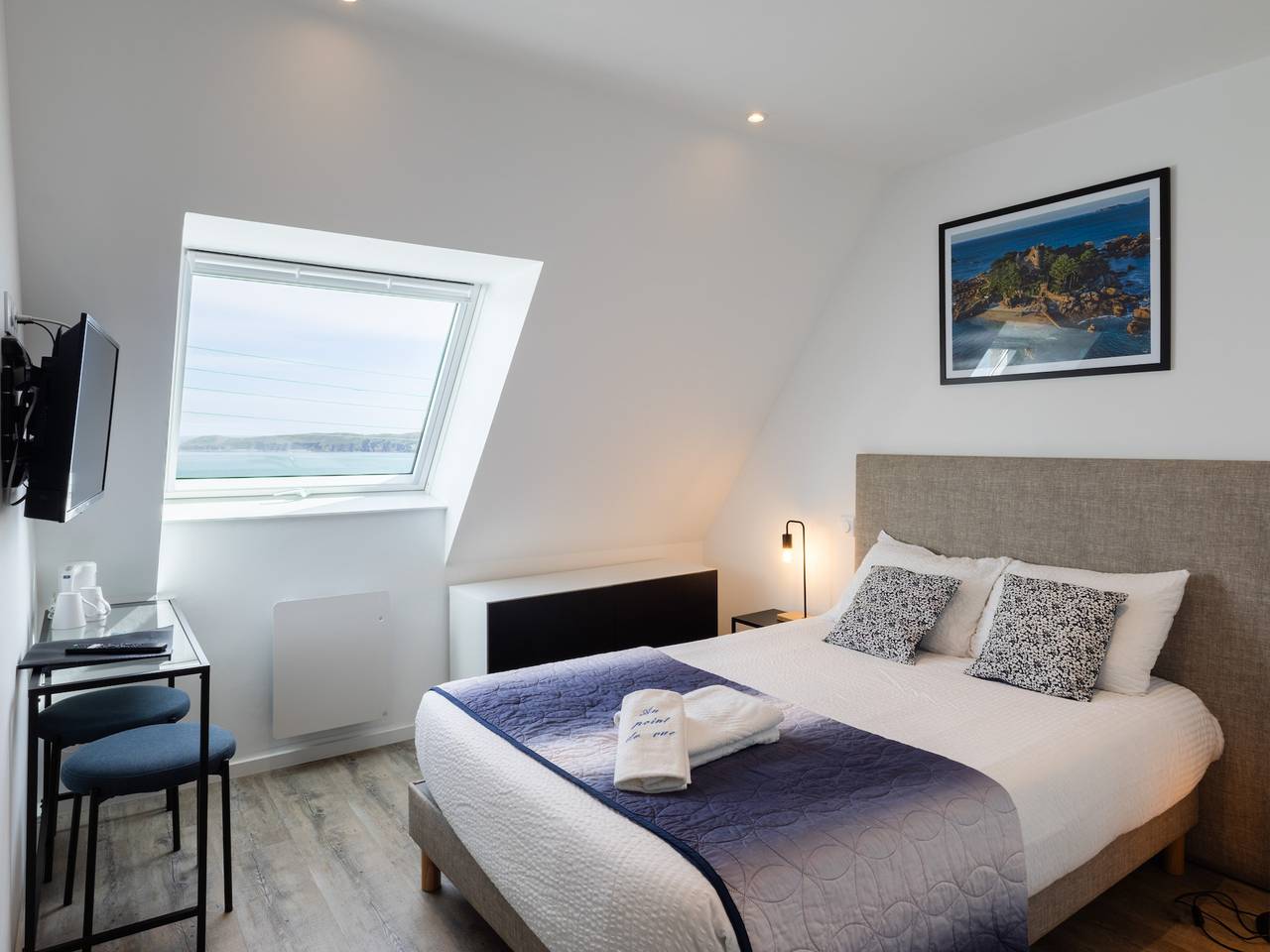Chambres D'hotes Au Point De Vue « Chambre Ile Bono » avec vue sur mer et Wi-Fi in Perros-Guirec, Côte de Granit Rose