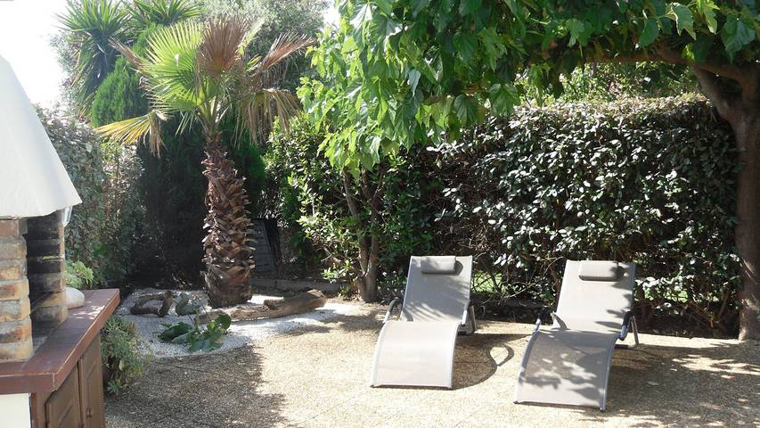 Gîte pour 5 personnes, avec terrasse ainsi que jardin et piscine