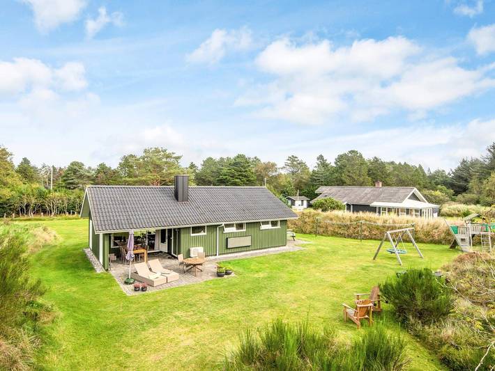 Ferienhaus für 6 Personen, mit Terrasse, kinderfreundlich in Tirpitz Museum (Oksby)
