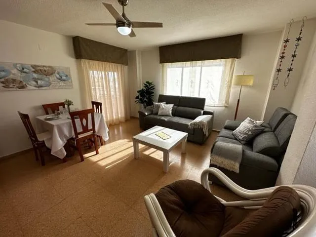 Apartamento de vacaciones para 8 personas, con vistas además de piscina y jardín - 1