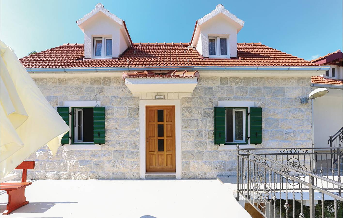 Ferienhaus für 20 Personen mit Terrasse in Dalmatinisches Zagora