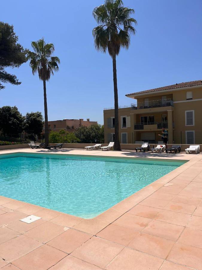 Appartement entier, Three-Bedroom Apartment in Biot, Côte méditerranéenne (France)