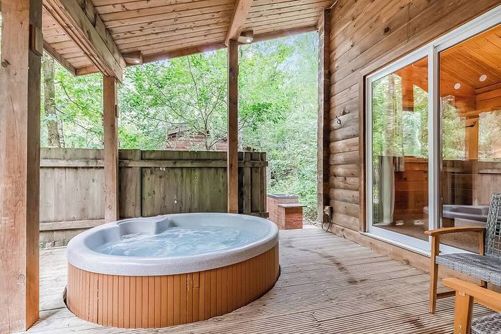 Holiday rental for 2 people, with hot tub in Staffordshire