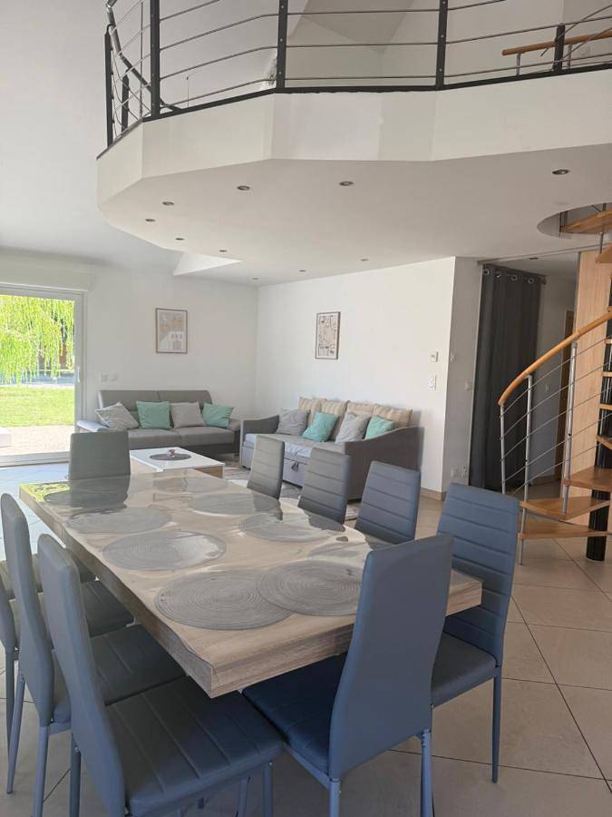 Location de vacances pour 10 personnes, avec terrasse et jardin à Vierzon - 3