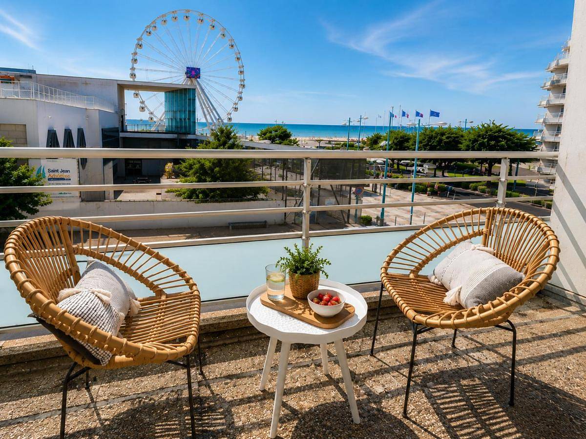 Appartement entier, L'horizon bleu - Vue Mer Panoramique - parking - Balcons - Wi-Fi & Télétravail - Coworking in Saint-Jean-de-Monts, Vendée