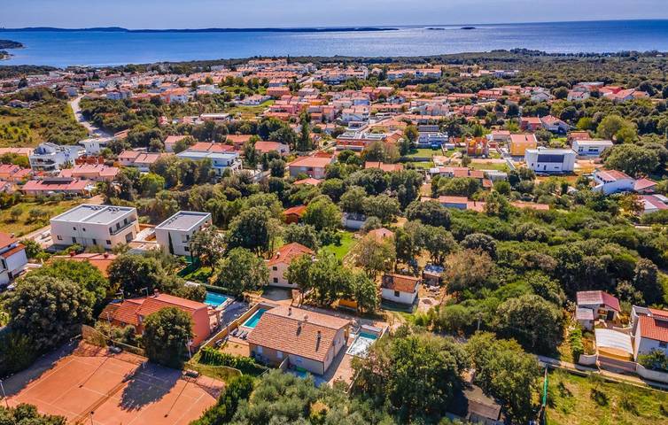 Villa pour 6 personnes, avec terrasse et jardin à Barbariga - 2