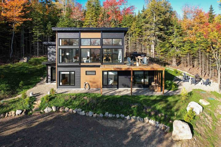 Chalet pour 8 personnes, avec jacuzzi ainsi que terrasse et jardin, animaux acceptés dans Canada