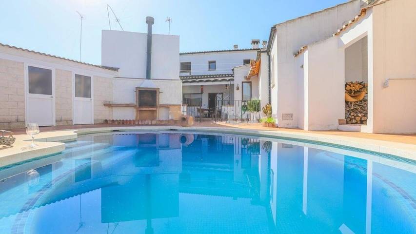 Maison de vacances pour 10 personnes, avec Terrasse ainsi que Jardin et Piscine à El Saucejo