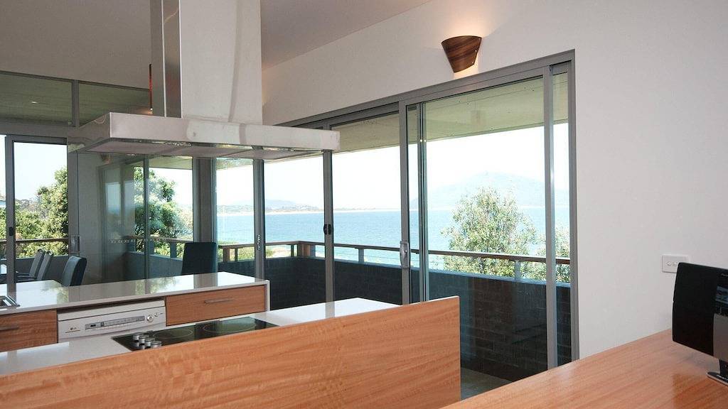 Holiday Home for 8 People in Hawks Nest, Hunter Valley