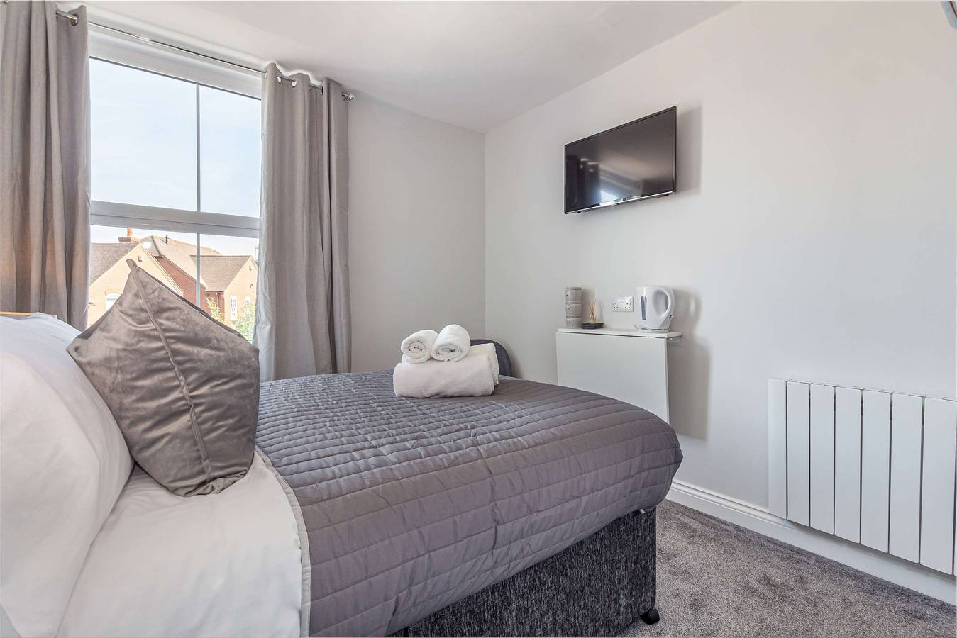 Entire apartment, Host & Stay | The Bull Inn Flat 3 in North Claines, Worcestershire