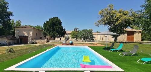 Gîte pour 10 personnes, avec jardin ainsi que piscine et vue à Guillac (Gironde)