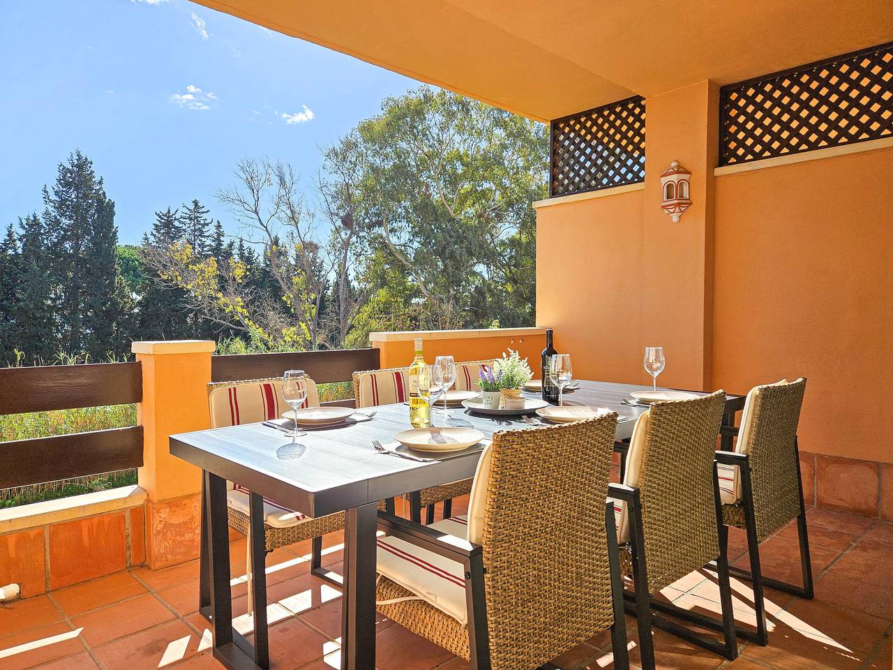 Geheel appartement, Three bedroom apartment in Las Chapas, Marbella. in Carib Playa, Marbella