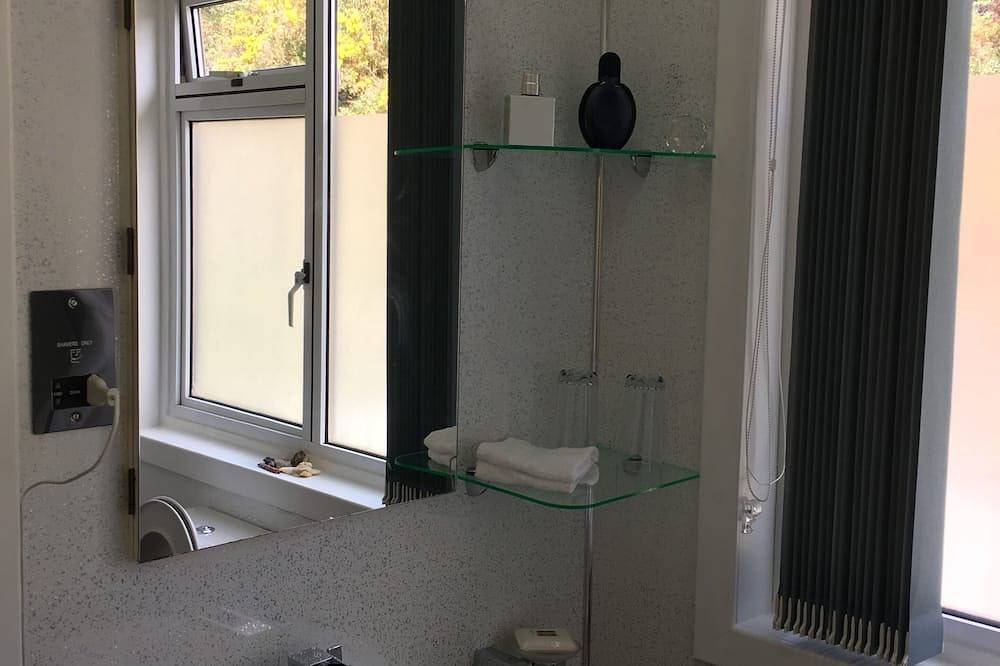 Amazing Views to Isle of Skye! 1 mile . in Kyle of Lochalsh, Highlands