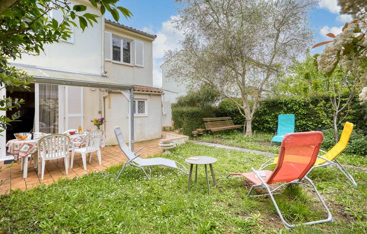 Acogedor apartamento ajardinado a 2 km de la playa con aparcamiento e Internet in Lagord, Región de La Rochelle