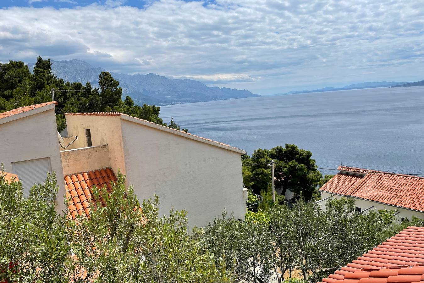 Entire apartment, Two bedroom apartment with balcony and sea view Marušići, Omiš A-25687-a in Marusici, Omiš-Riviera