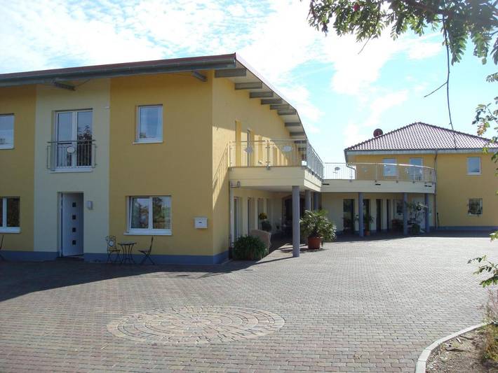 BnB für 2 Personen, mit Balkon und Terrasse sowie Garten und Ausblick in Neustadt an der Weinstraße