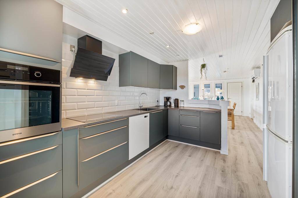 Schönes Ferienhaus mit Schwimmingpool und Whirlpool - für 8 Personen - in Henne Strand in Henne, Filsø See