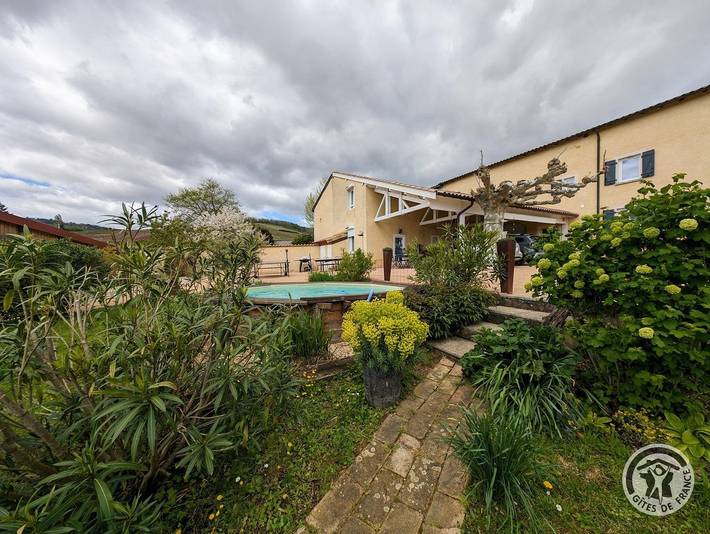 Gîte pour 3 personnes, avec piscine et jardin à Chénas