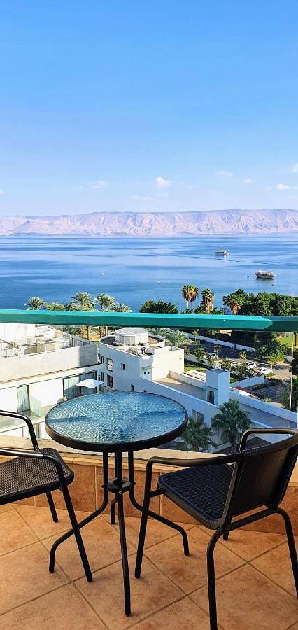 Appartement de vacances pour 3 personnes, avec vue et balcon ainsi que vue sur le lac et piscine, animaux acceptés