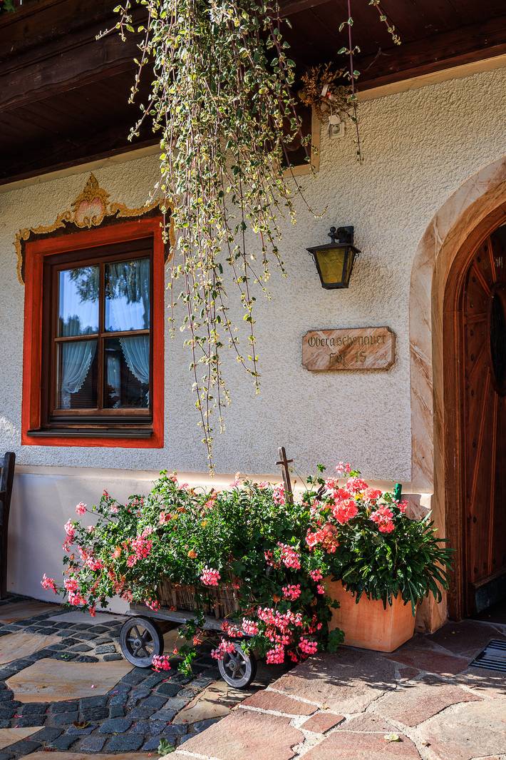 Ganze Ferienwohnung, Oberaschenauer-Hof inkl. Chiemgaukarte - Ferienwohnung 48qm, Balkon, Kochnische, 1 Schlafzimmer, 1 Wohnschlafz., 2 Per. in Ruhpolding, Bayerische Alpen