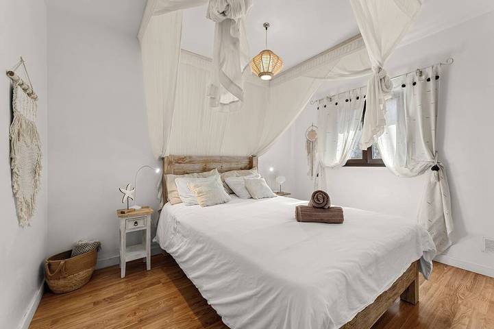 Maison avec piscine chauffée, solarium, grand jardin, accès haut débit WIFI in Lajares, La Oliva