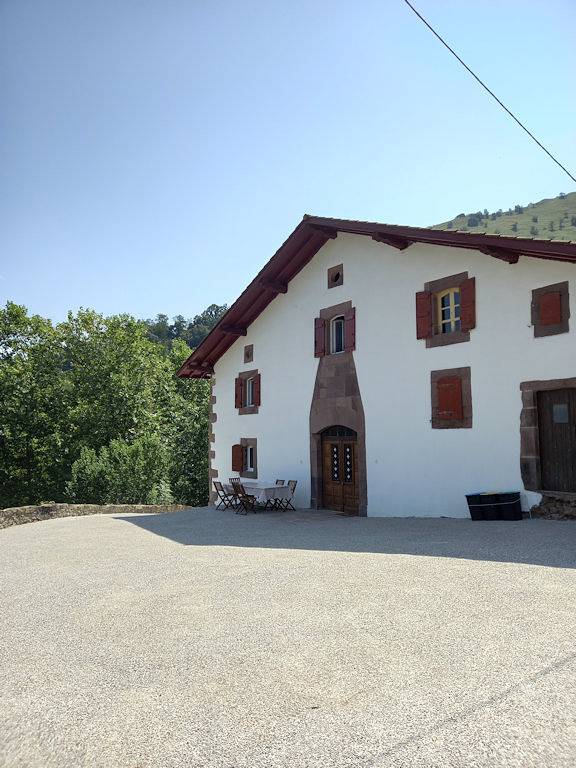 Gîte pour 8 personnes, avec terrasse et jardin à Bidarray - 3