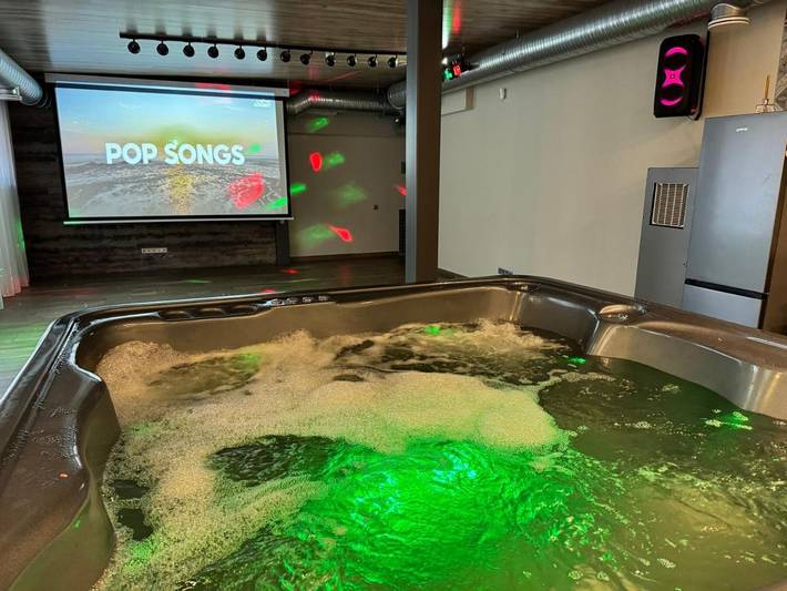 Apartament wakacyjny dla 14 osób, z taras i basen oraz sauna i jacuzzi - 1