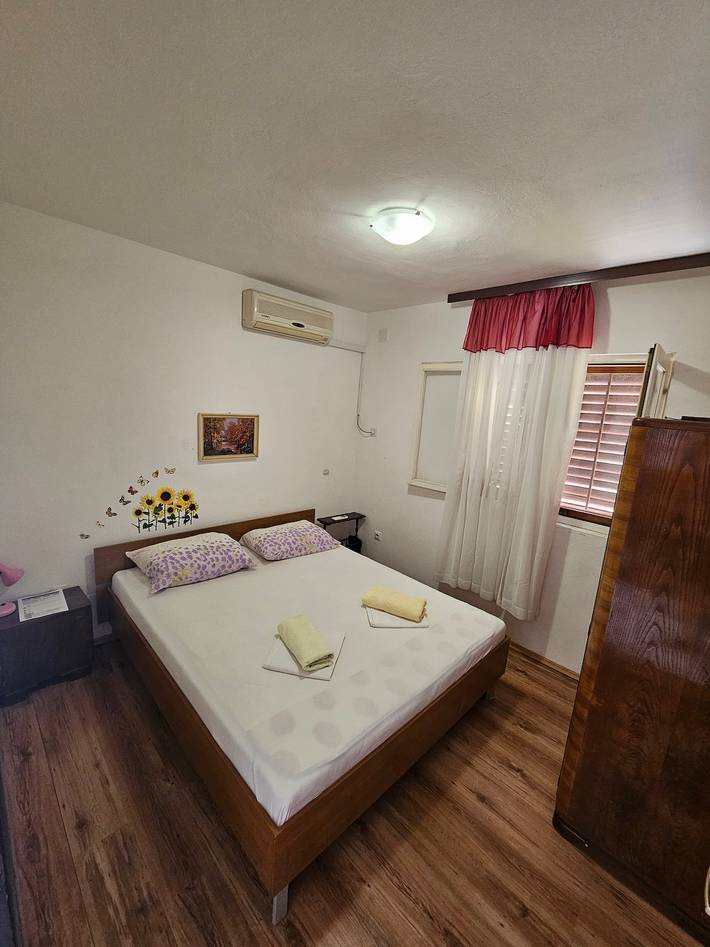 Ferienwohnung für 2 Personen, mit Meerblick und Balkon auf Vis