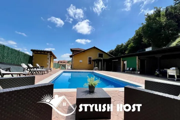 Casa de vacaciones para 11 personas, con jacuzzi además de jardín y piscina - 1